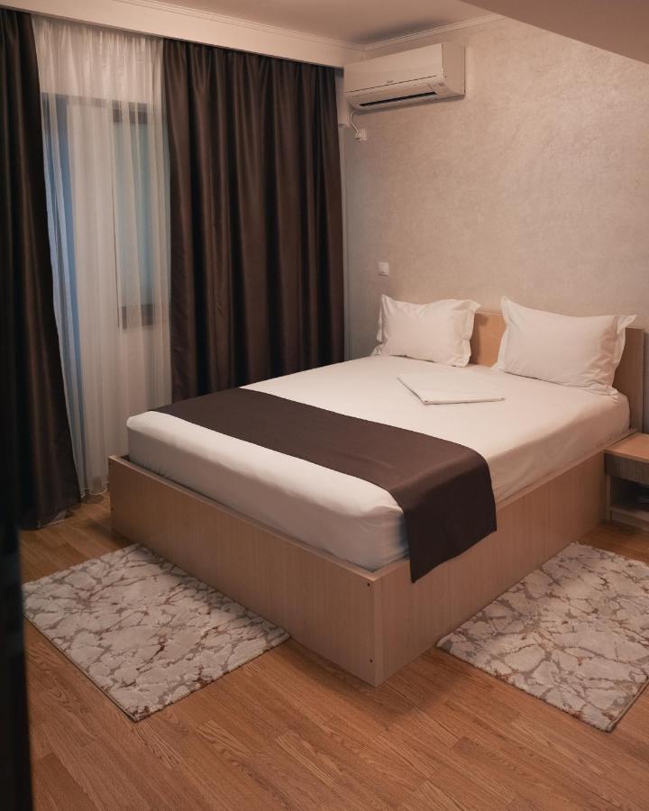 Delta Est Hotel & Restaurant スリナ エクステリア 写真