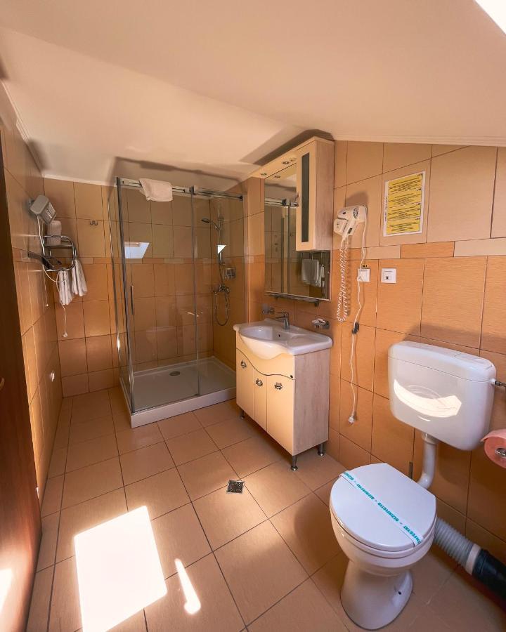 Delta Est Hotel & Restaurant スリナ エクステリア 写真